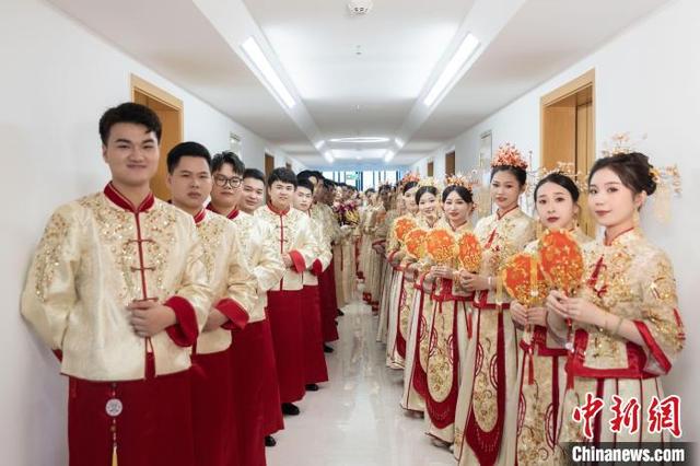 心动520，“复兴号”见证20对铁路青年幸福时刻