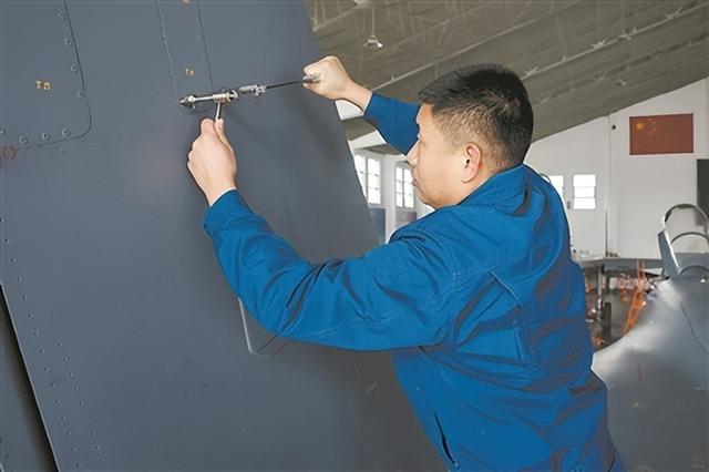 当好一颗“时代的铆钉”