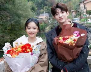 白敬亭真实身高(162谭松韵和183白敬亭站一起，身高差凸出，是否谎报很明显)