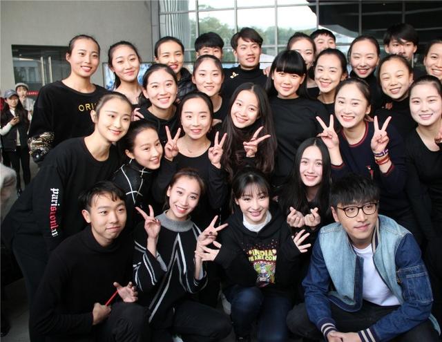 《大闹天竺》南京站 柳岩：夺白客小岳岳银幕初吻