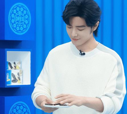 原文：肖战如何从素人到巨星？他的真名是什么？