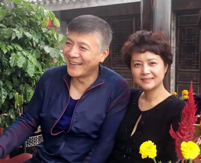 深藏不露：这几对夫妻竟然都是国家一级演员，有的是从校服到婚纱