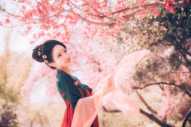 小说：王爷中春药，把她当营妓，她掏出银针冷冷一笑：我是军医