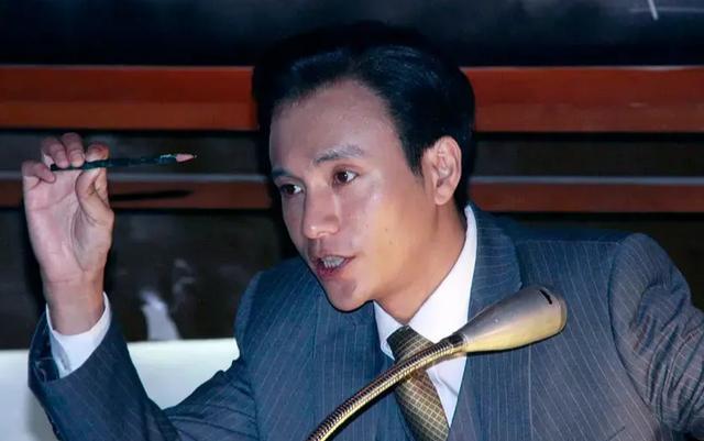 这部介绍中国“民族脊梁”的电影，绝不能沉