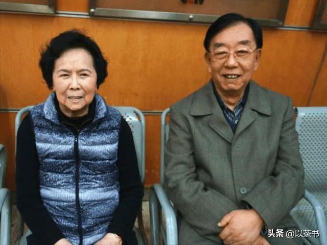 带三个娃嫁小14岁丈夫，她病逝7年后，丈夫王崇秋的做法令人感动