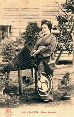 日本黄色带(老照片，远赴南洋的日本女子，被称为黄色娘子军)