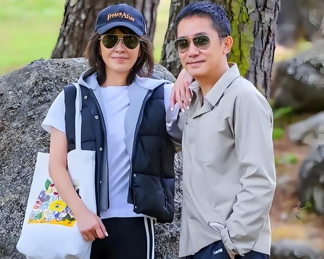 38岁和张曼玉因戏生情，46岁和刘嘉玲结婚，梁朝伟到底更爱谁