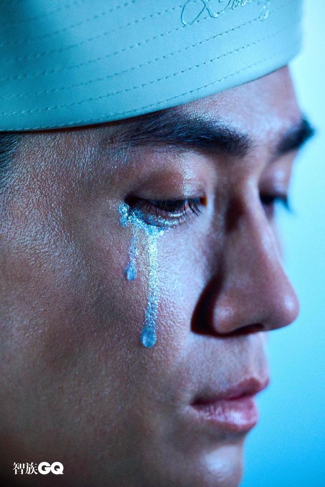 朱一龙 × 《智族GQ》封面,冷冽与狂野的完美碰撞
