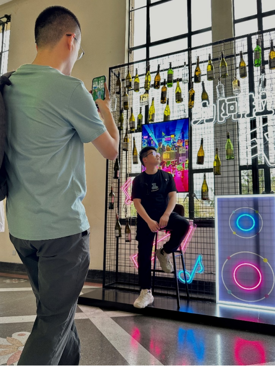 一个会讲故事的光影大展：解密“夜上海”传奇