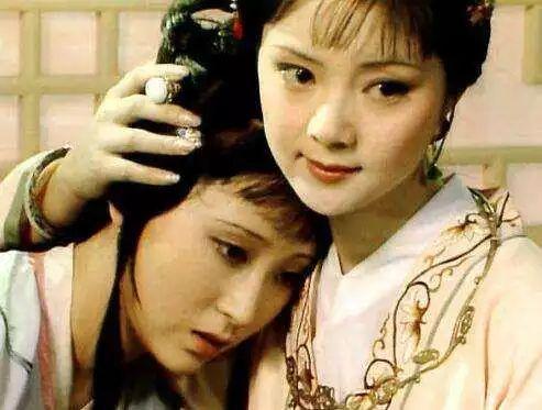 87版《红楼梦》薛宝钗晒近照,54岁肤白貌美身家过亿至今依然单身