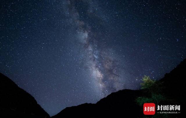 星河灿烂 流星与空间站争艳夜空丨图集