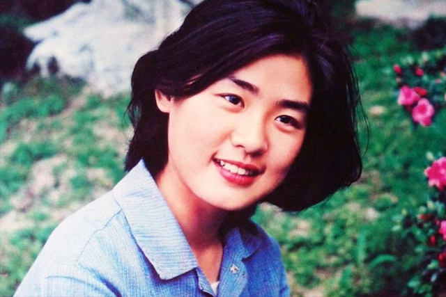 丛珊：与大9岁法国佬难幸福，2婚带娃嫁导演萧锋，12年成全家团宠