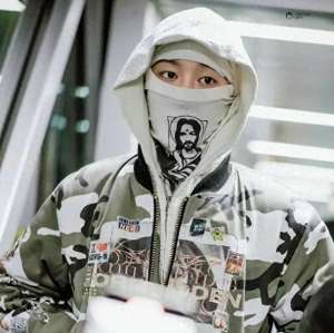 范丞丞姐姐(范丞丞又因衣服上热搜，却意外曝光姐姐新恋情？男友身份太意外)