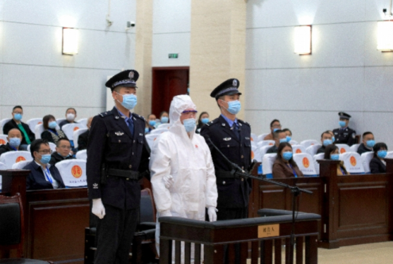 两次因家暴离婚，直播中被前夫泼汽油烧死，百万网红拉姆案始末