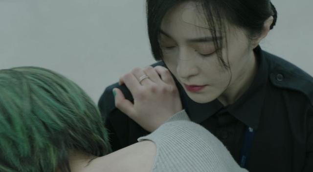 挑战同性题材、大尺度床戏曝光，范冰冰复出电影《绿夜》真情流露