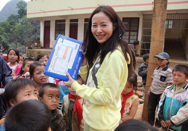 干爹陈道明干哥佟大为，在男人堆里游刃有余，“顶级绿茶”现行记