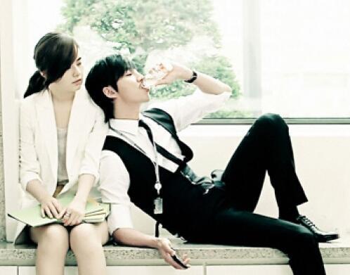 他是抽烟喝酒玩女人的坏男人，可女神一条朋友圈，让他做回好男人