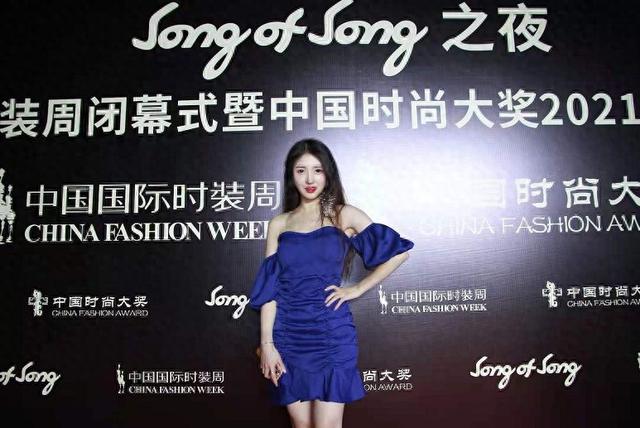 何沐蓉新戏杀青受邀2021中国国际时装周闭幕式大秀