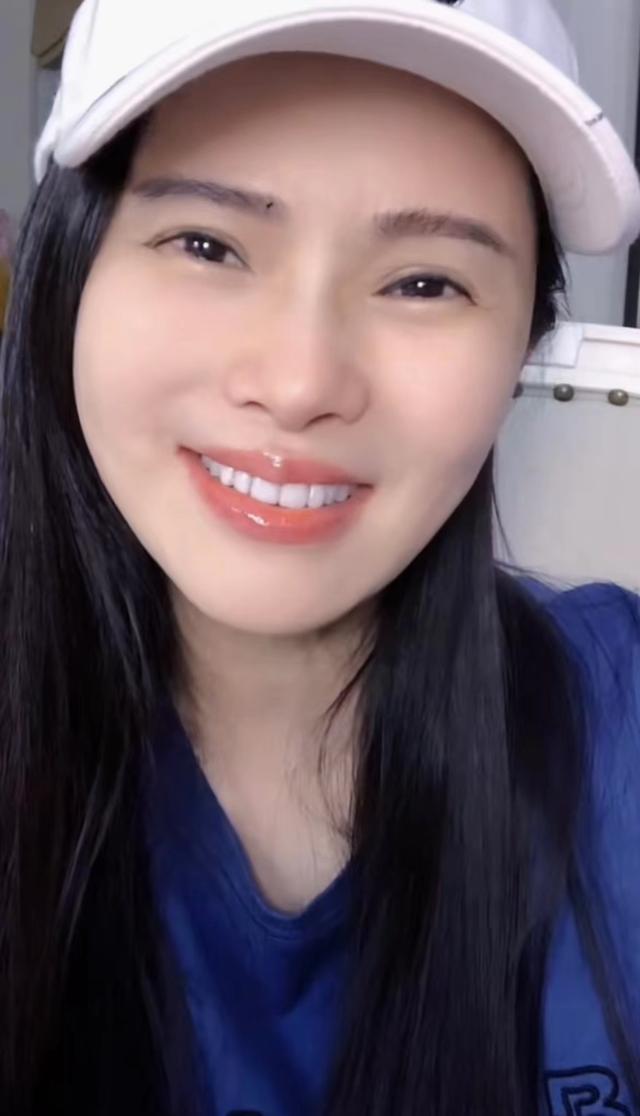 54岁伊能静声音超嗲，与林志玲有一拼，网友：代入自己妈妈简直受不了