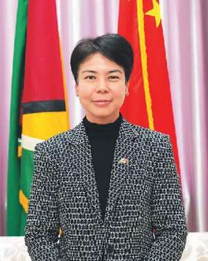 周雅欣(“我非常愿意试试数字人民币”（我在中国当大使）)