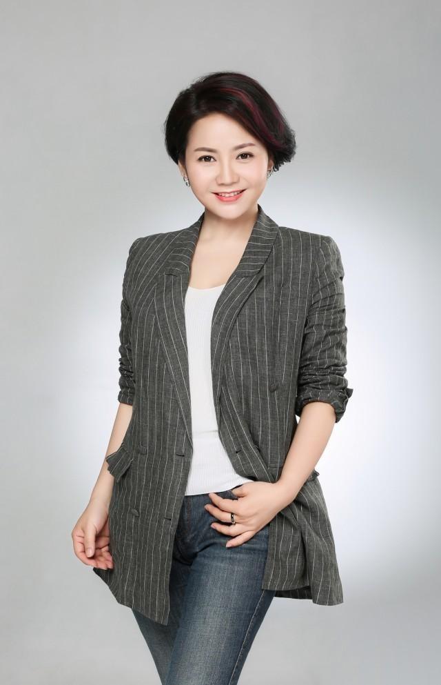 海南电视台20位知名美女主持人一览，风华正茂，巾帼不让须眉