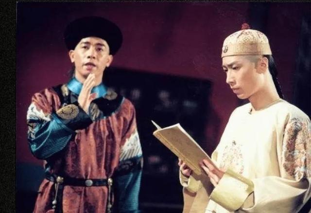 98版的《鹿鼎记》，为何被陈小春演成经典？原因与其出身有关