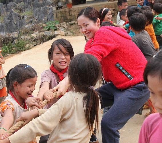 干爹陈道明干哥佟大为，在男人堆里游刃有余，“顶级绿茶”现行记