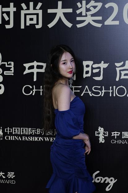 何沐蓉新戏杀青受邀2021中国国际时装周闭幕式大秀