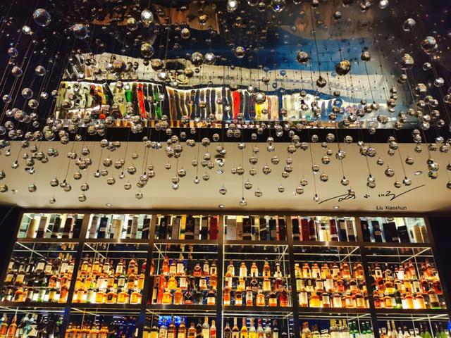 海南三亚最美的网红酒吧，开在“海天盛筵港”旁，游客抢着来打卡