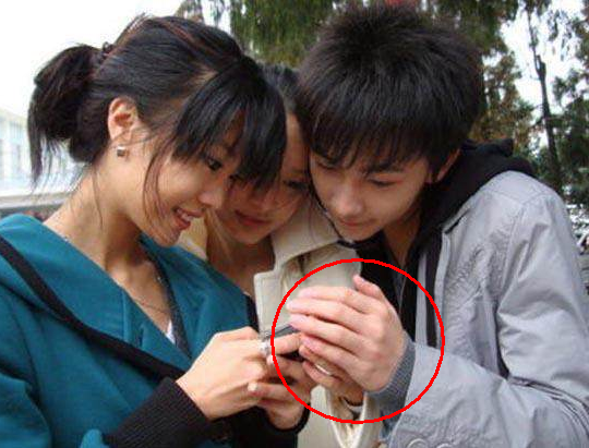 “笨蛋美人”李沁：与杨洋合影十指紧扣，被王大陆冒犯却不敢反抗