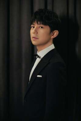 黄明昊几岁(何炅迎46岁生日多位圈内好友凌晨送祝福)