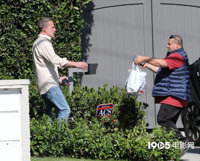 外卖侠回归!大本离婚后重拾笑容 上工陪娃两不误