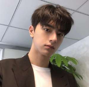 林一邢菲(林一突然晒出“电梯吻”，看清“女主”是谁后，女粉丝乐坏了)