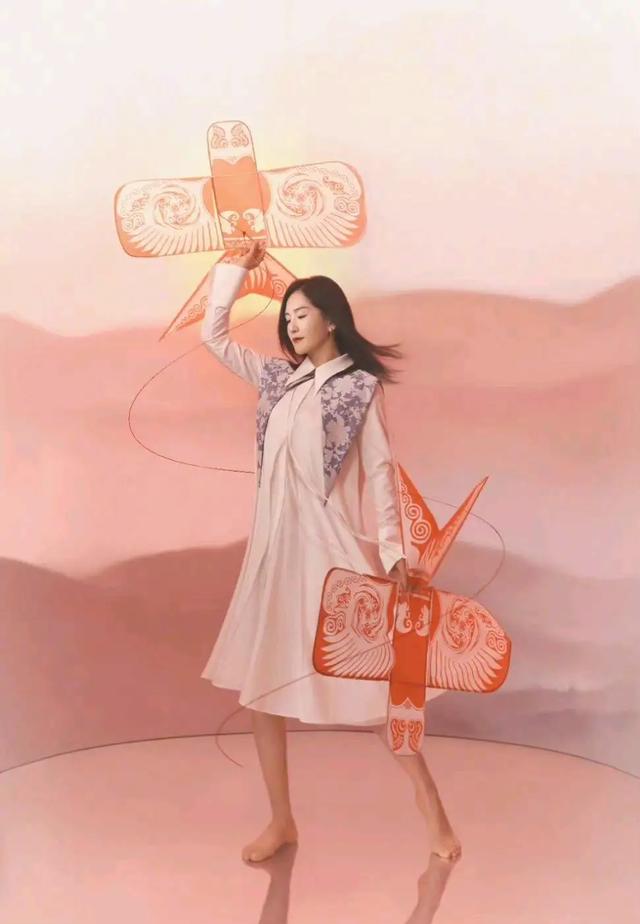 杜海涛沈梦辰官宣领证，谢娜最后一个送祝福，被网友质疑感情不和