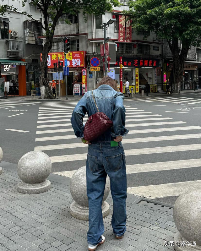 泰国明星情侣JJ-大能游中国广州！晒街头美照！