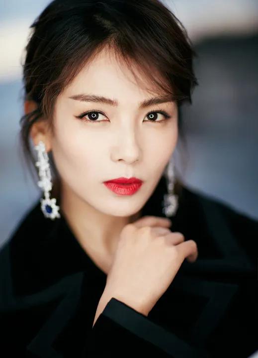 尴尬！刘涛走光事件引网友热议，公众希望明星把握形象与尺度平衡