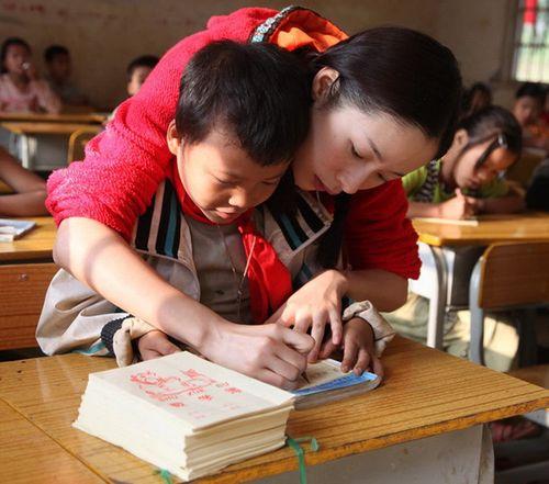 干爹陈道明干哥佟大为，在男人堆里游刃有余，“顶级绿茶”现行记