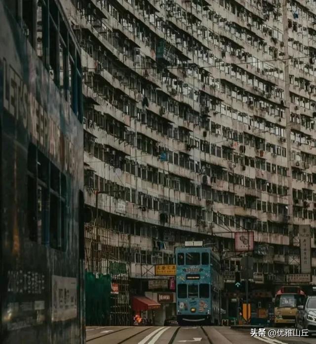 十位数天价别墅楼盘与“鸽笼”贫民窟，带你看真实的香港贫富差距