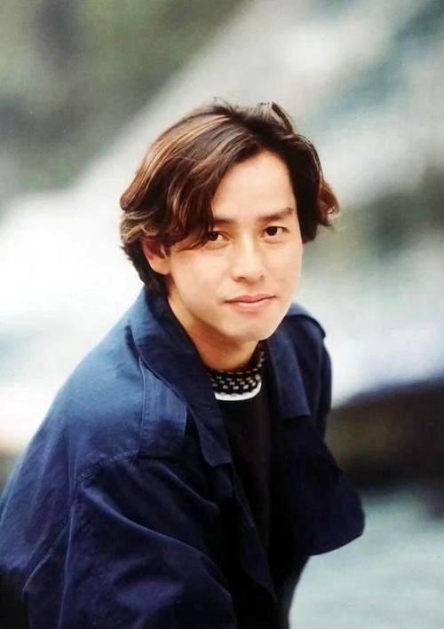 著名歌手谭咏麟：为了生一个儿子，他在发妻与红颜知己之间挣扎