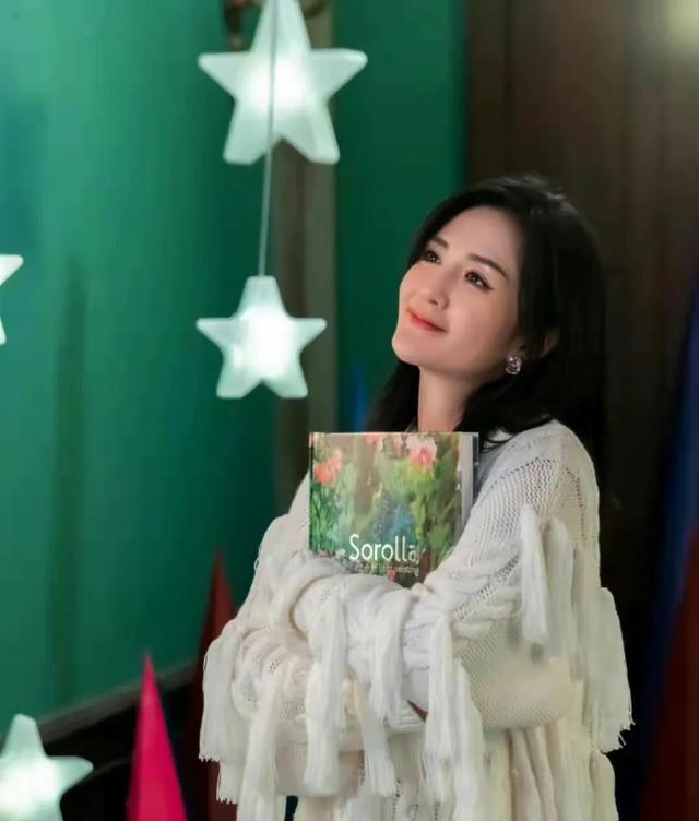 杜海涛沈梦辰官宣领证，谢娜最后一个送祝福，被网友质疑感情不和