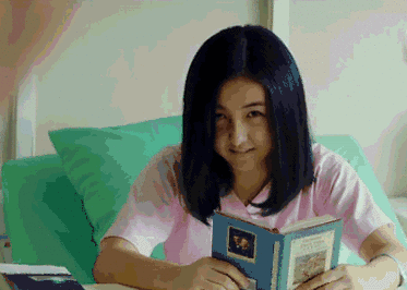 张子枫：20岁24次获奖45部作品，你和她隔着一份成熟