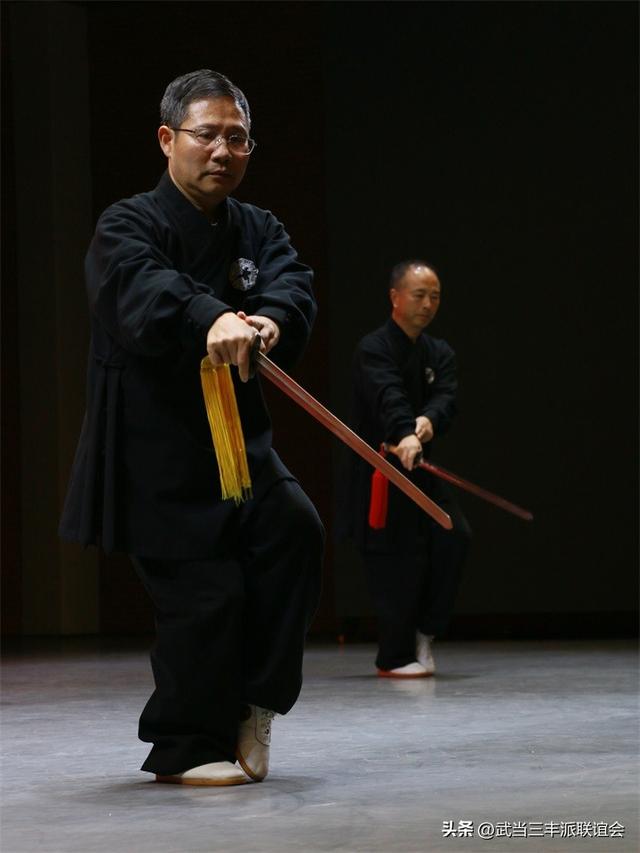 练太极拳2、3年后,为何很多人都会偷偷去学武当太极剑和玄门剑?