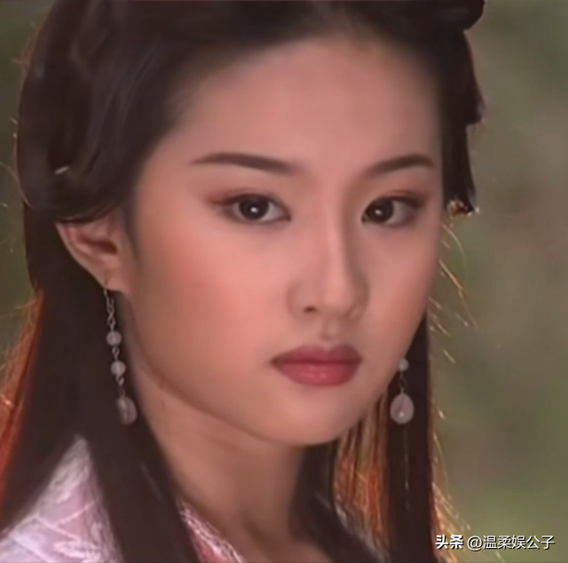 丹凤眼真的是最美眼型，这7位看一眼就再难忘，精致到骨子里