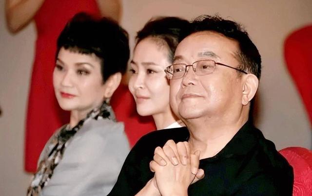 王静，抛弃一切和聂卫平结婚，离婚后独自抚养儿子，66岁孤身一人