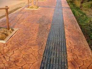 水泥地面压花(只需六个步骤教会你做压花地坪)