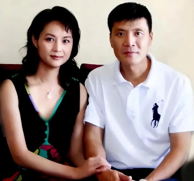 深藏不露：这几对夫妻竟然都是国家一级演员，有的是从校服到婚纱