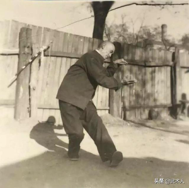 烟台郝家太极梅花螳螂拳嫡传郝斌先生演练的螳螂拳