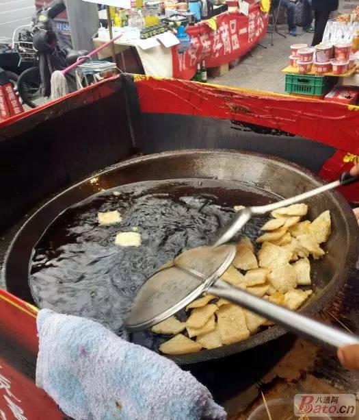 让我们红尘作伴,吃的白白胖胖，她把最牛逼的灌肠店吃了个遍