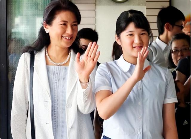 日本皇室最美公主：29岁佳子漂亮却小家子气，远不如爱子气场强大