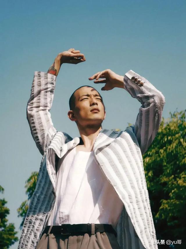 韩国男模朴成镇拍摄夏日写真集，潇洒不羁的帅气散发着荷尔蒙气息